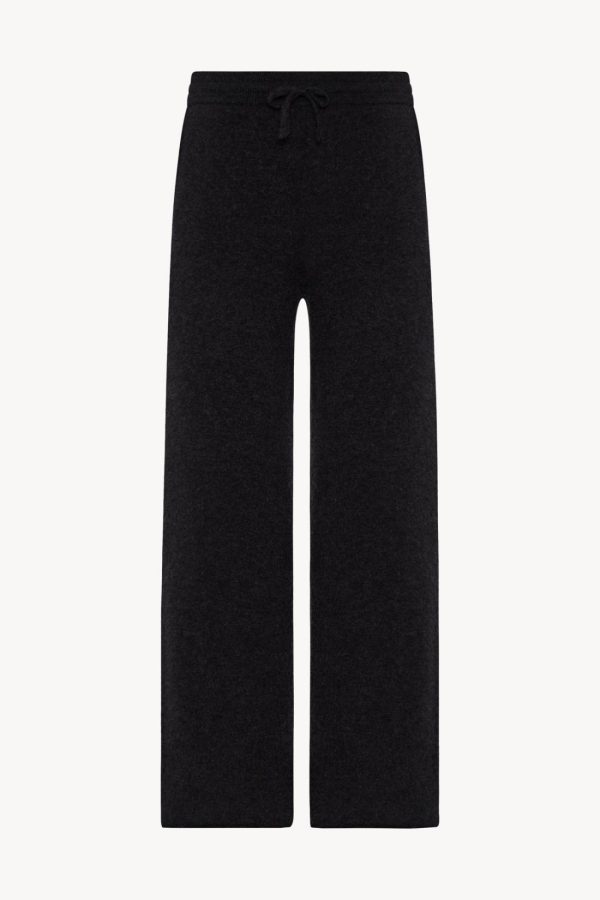 Sarahitaybron.shopf2feb15325 1